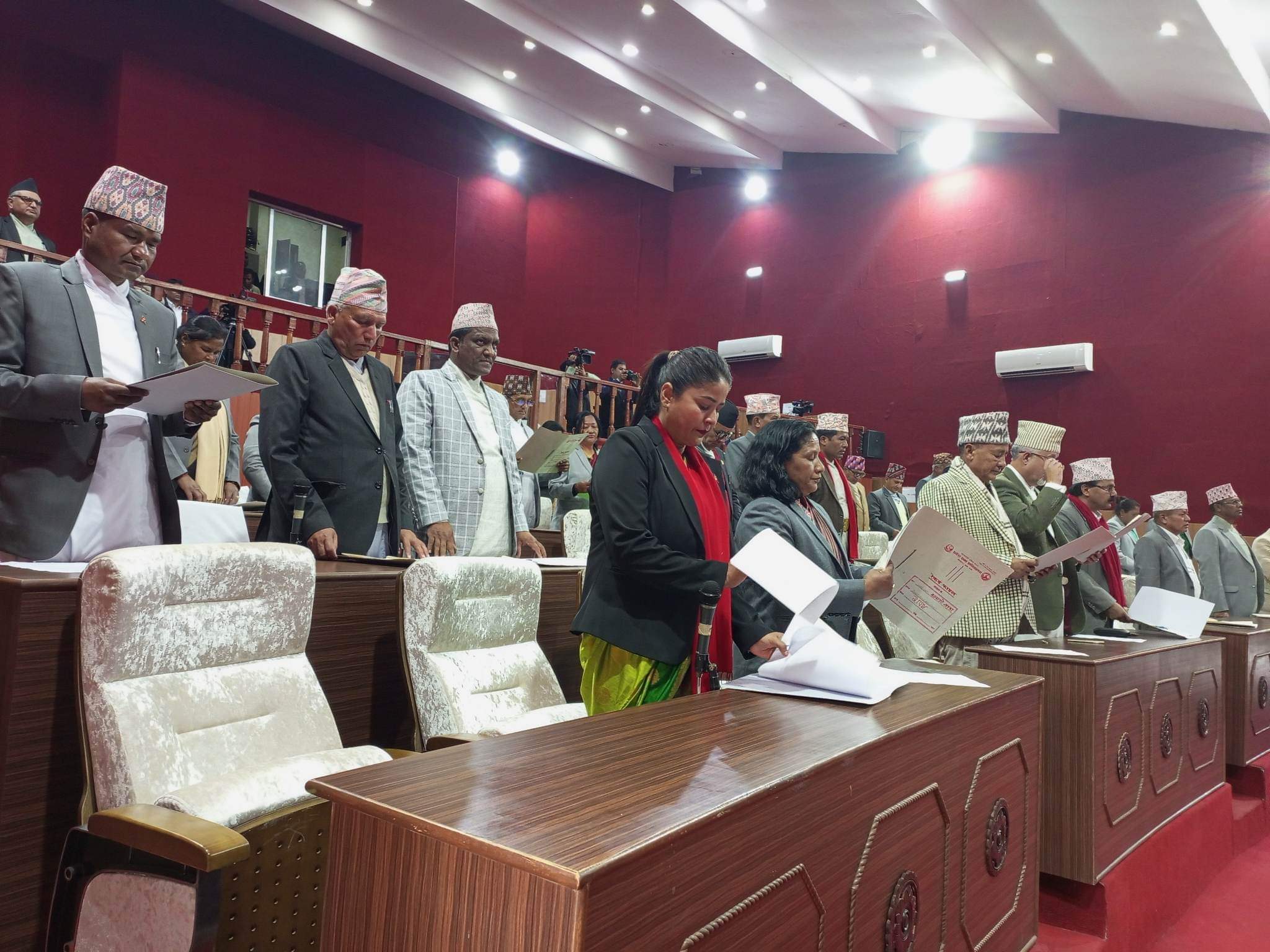 कर्णाली प्रदेशसभा सदस्यले लिए शपथ
